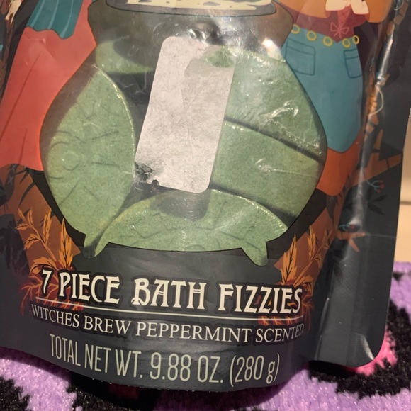 Hocus Pocus peppermint scented bath bomb fizzies - Picture 3 of 4